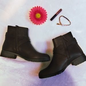 Cole Haan NWOT waterproof leather short ankle boot